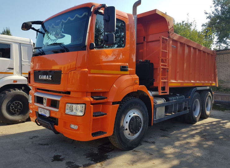 Самосвал евротэс крупным планом